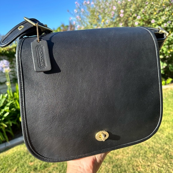 Coach Stewardess - Picture 2 of 11